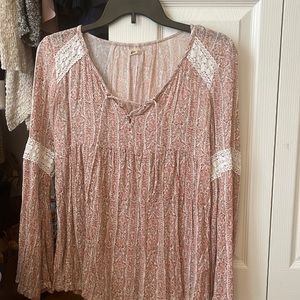 Hollister peasant top